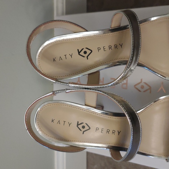 Silver heels (never worn) - Picture 7 of 8